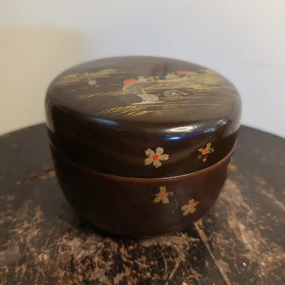 Vintage Round Japanese Lacquer Box with Lid & Decorative Abelone Inlay S… - Picture 1 of 9